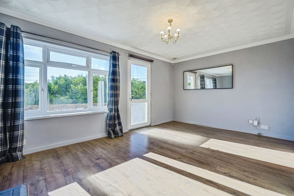 Property photo 2 of 17 Photo