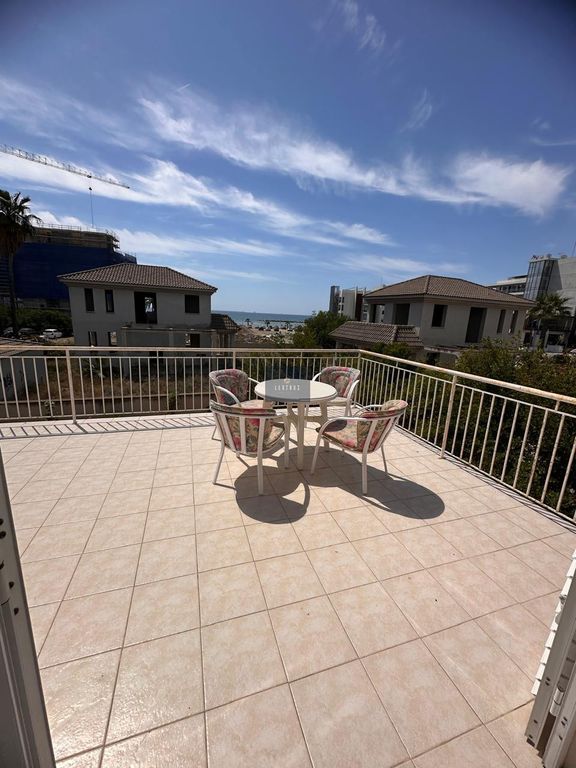 Property photo 3 of 27