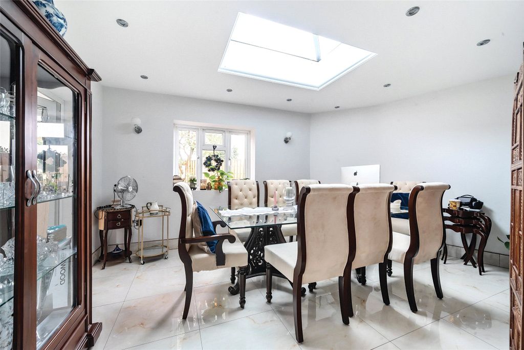 Property photo 2 of 17 Picture No. 09Pictur