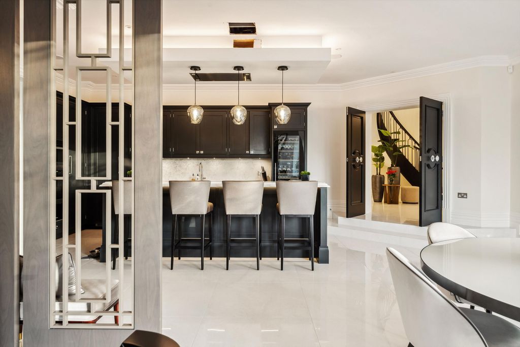 Property photo 3 of 28 Image