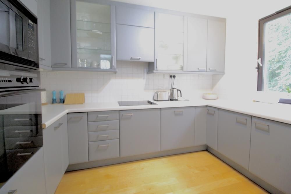 Property photo 2 of 10 Kitchen