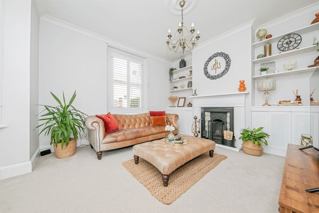 Property photo 3 of 18