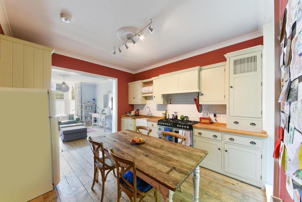 Property photo 2 of 7