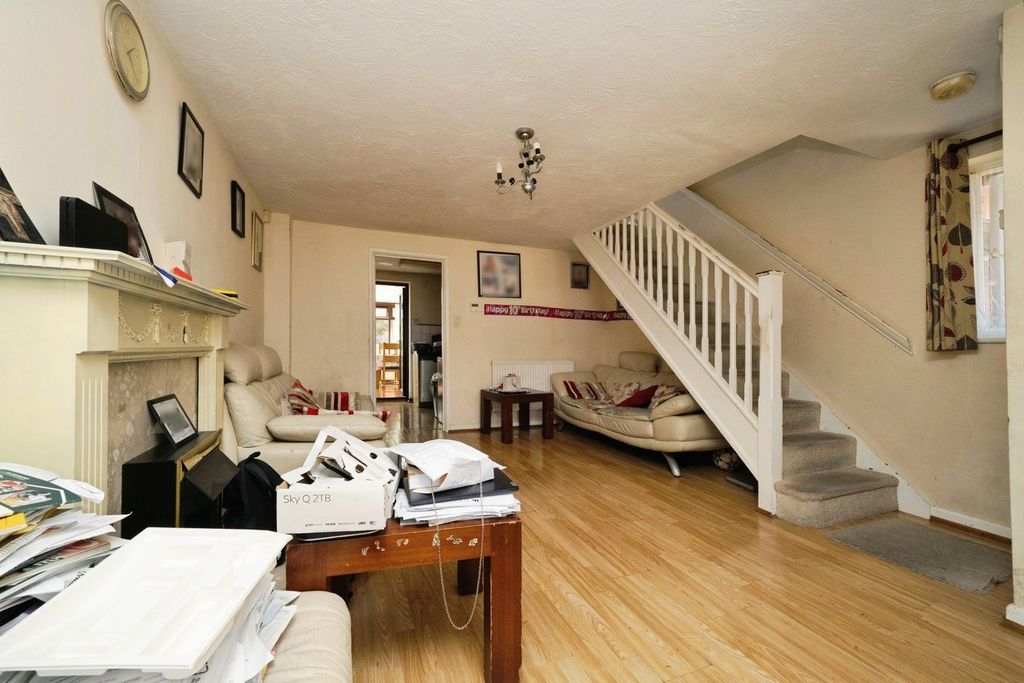 Property photo 2 of 20