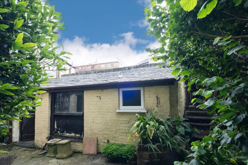 Property photo 2 of 14