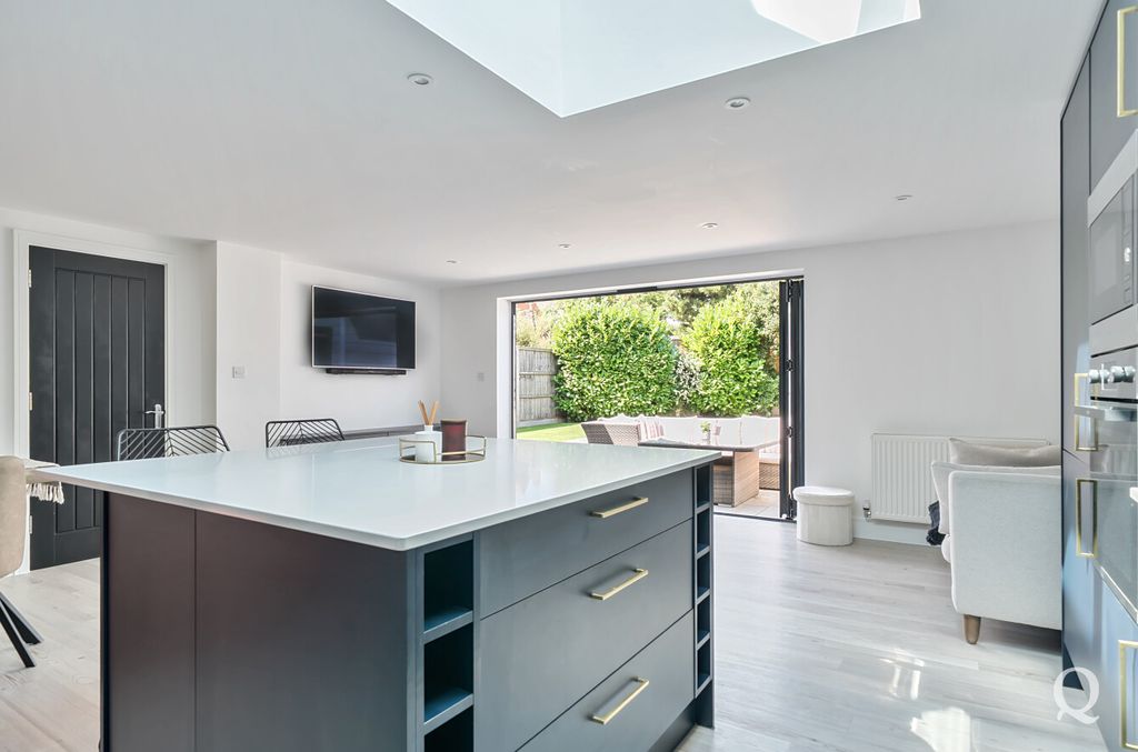 Property photo 3 of 23 F3A68690-9182-49d...