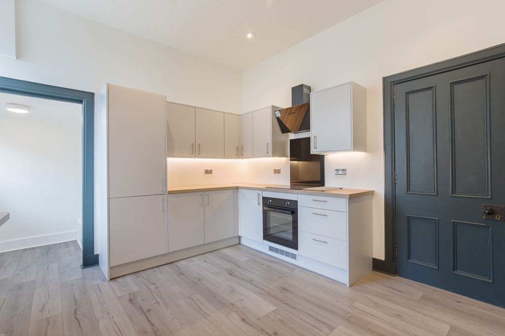 Property photo 3 of 14 Kitchen2