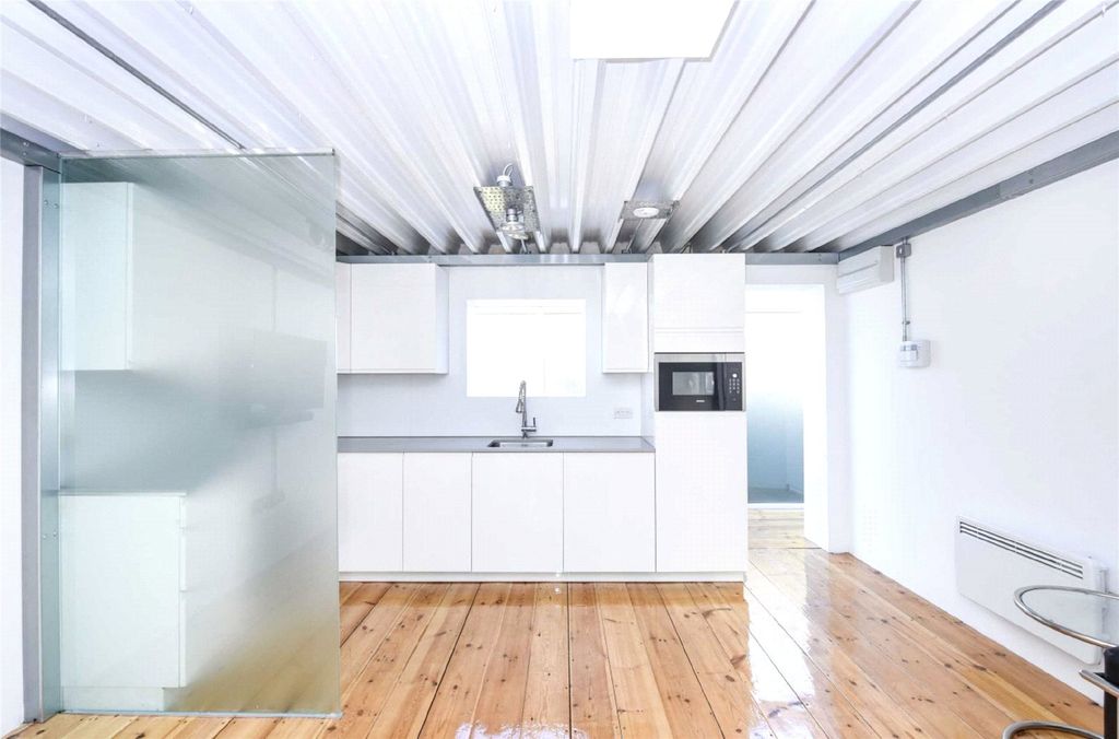 Property photo 1 of 7 Photo