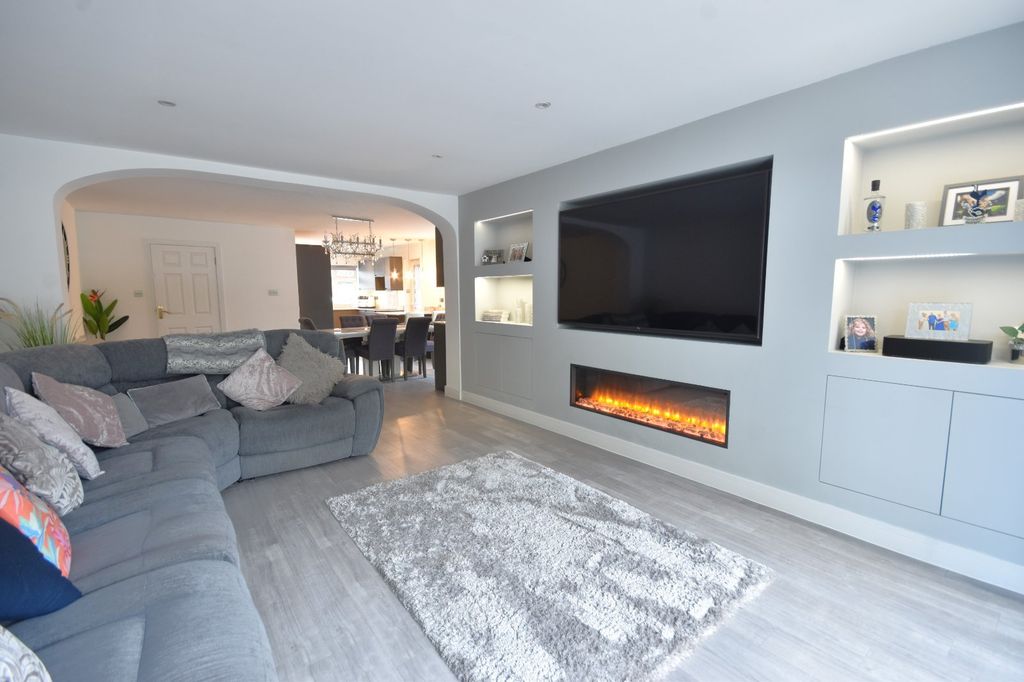 Property photo 2 of 17 Picture No. 28