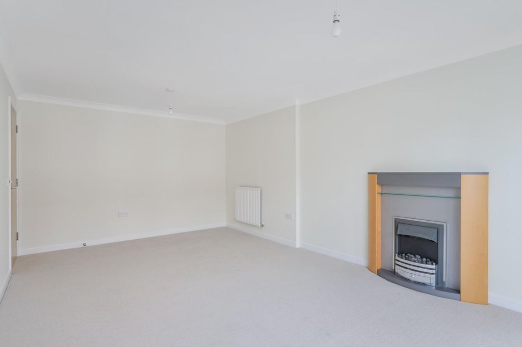 Property photo 3 of 10 Maple Gardens, 14  (11).Jpg