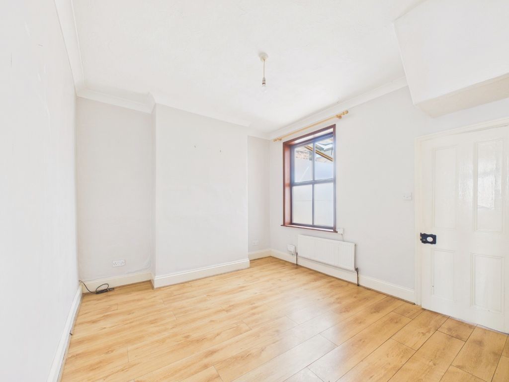 Property photo 2 of 17 4564495