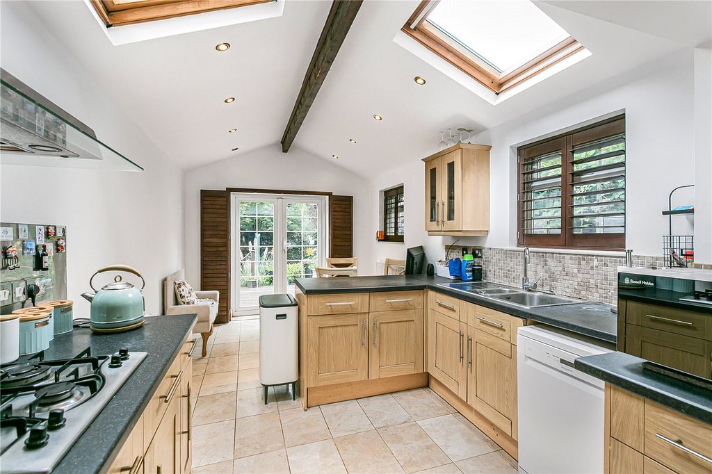 Property photo 3 of 17 Kitchen