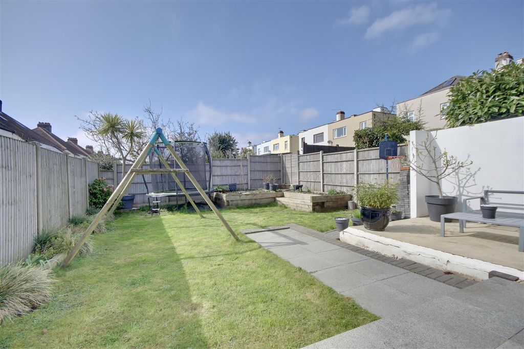 Property photo 2 of 28 9B009701-Bef1-4B42-8Fb8-0C82970Cb5Eb_1_201_A.Jpeg