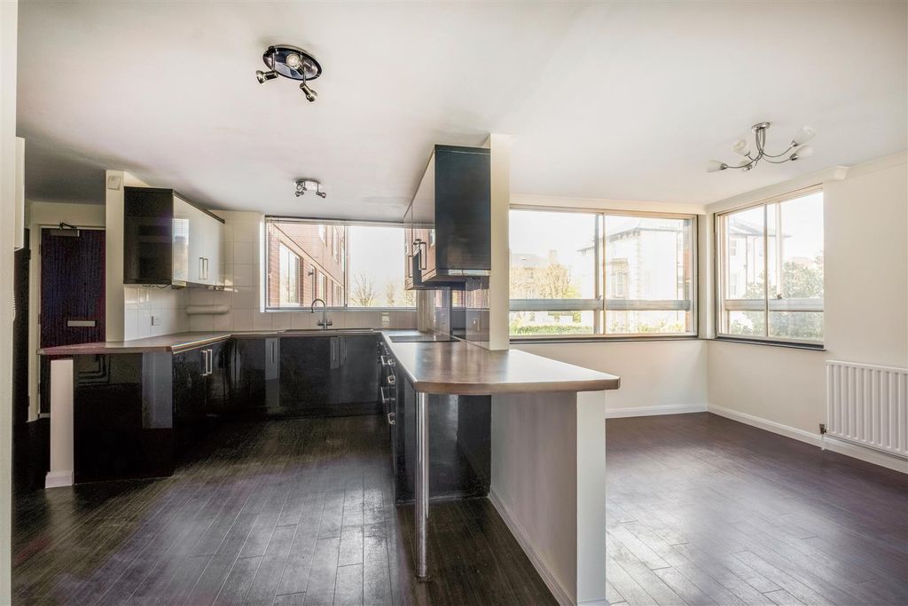 Property photo 2 of 14 11 Sussex Court-3.Jpg