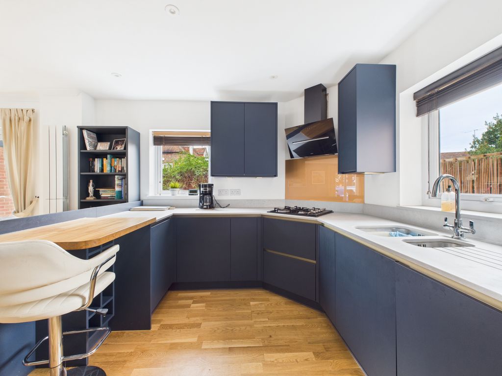 Property photo 3 of 15 Cam02909G0-Pr0504-Still004