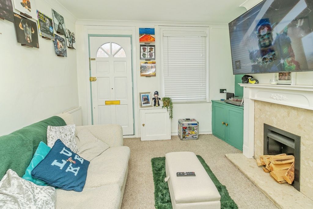 Property photo 3 of 17 Photo