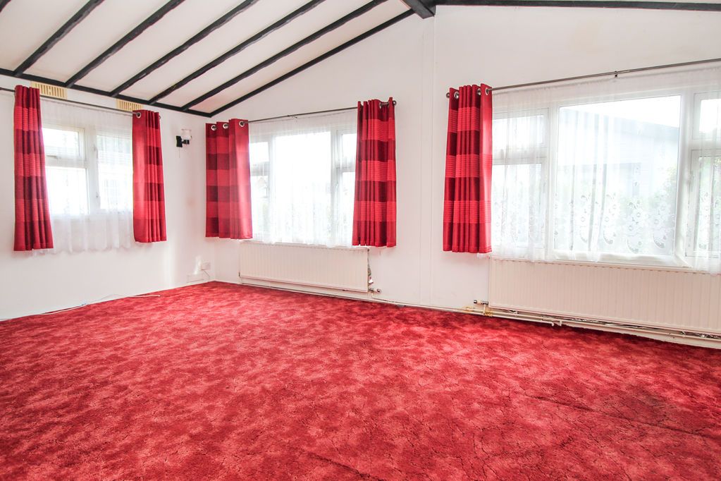 Property photo 3 of 11 Living Room