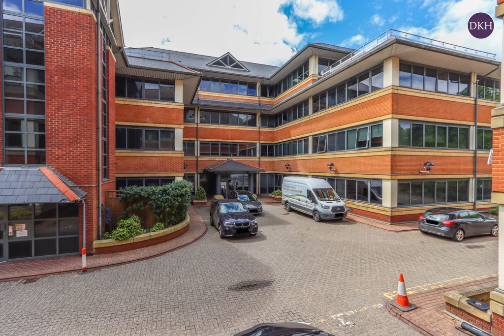 Property photo 1 of 9 Photo 01