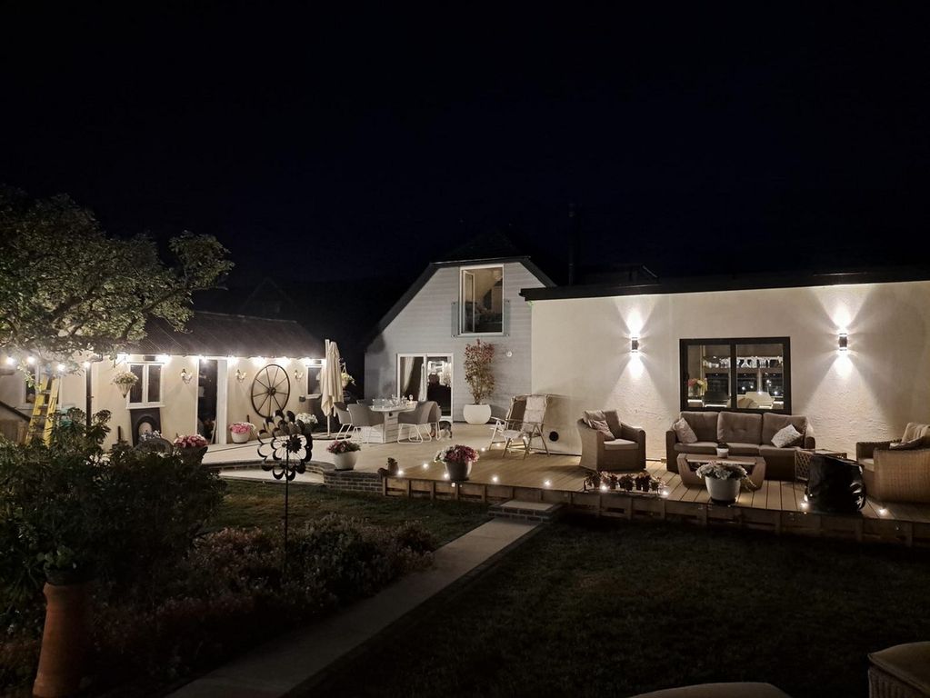 Property photo 2 of 26