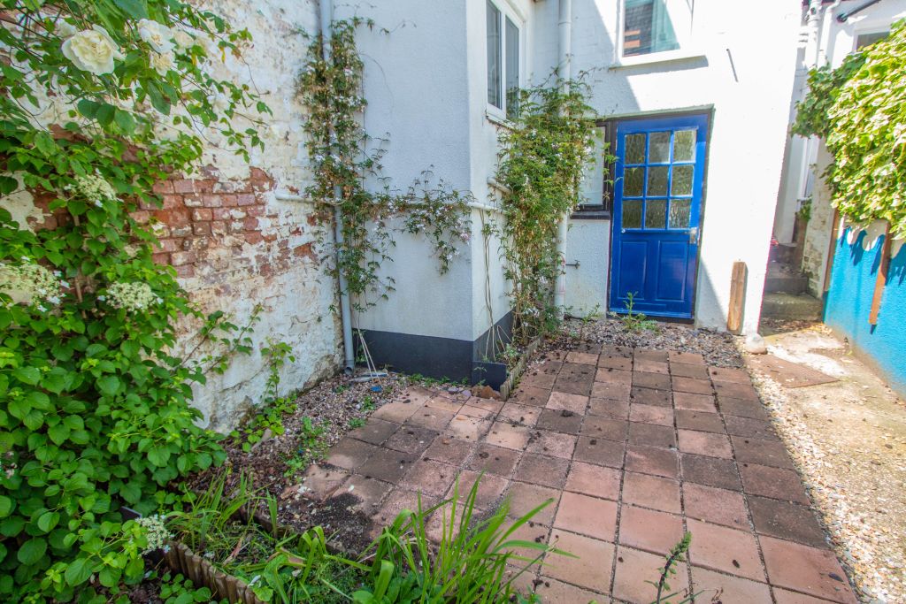 Property photo 3 of 12 Courtyard