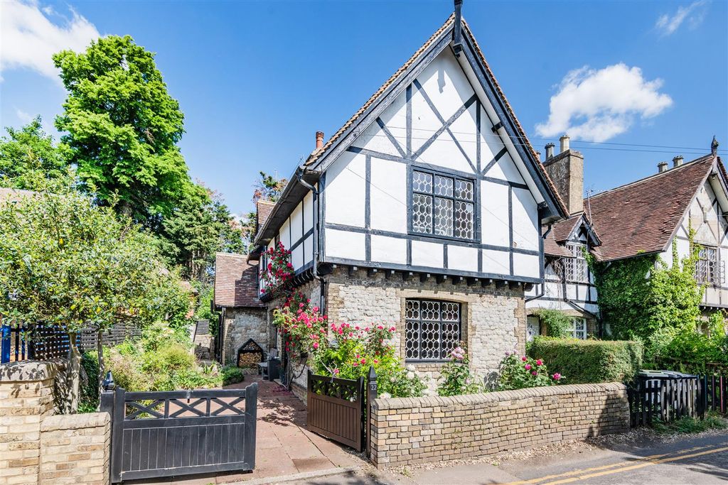 Property photo 1 of 18 8649125-Exterior02.Jpg
