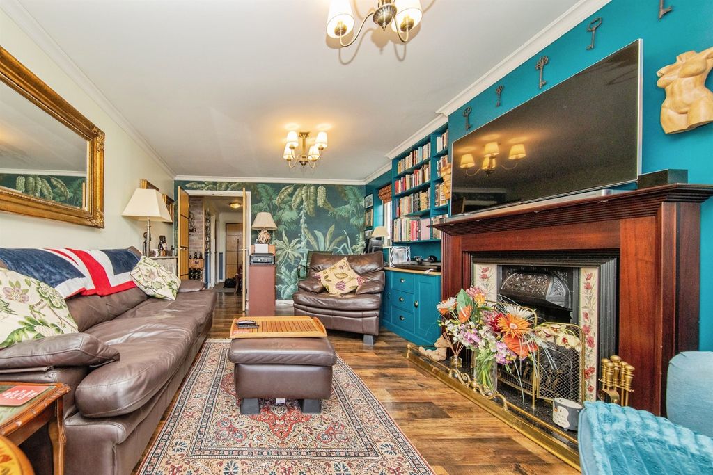 Property photo 3 of 11
