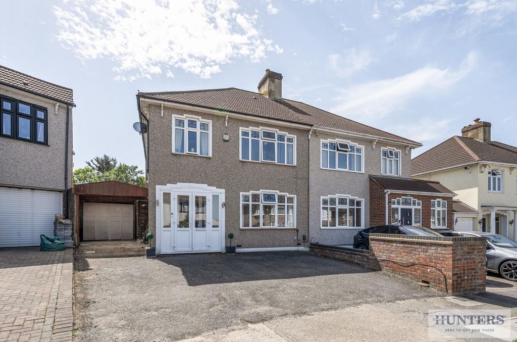 Property photo 1 of 17 External