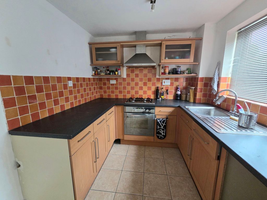 Property photo 3 of 6 Kitchen