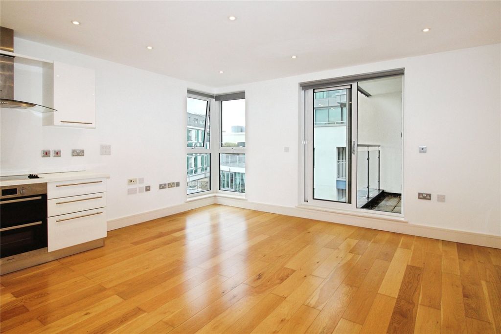 Property photo 2 of 10 Reception/Kitchen