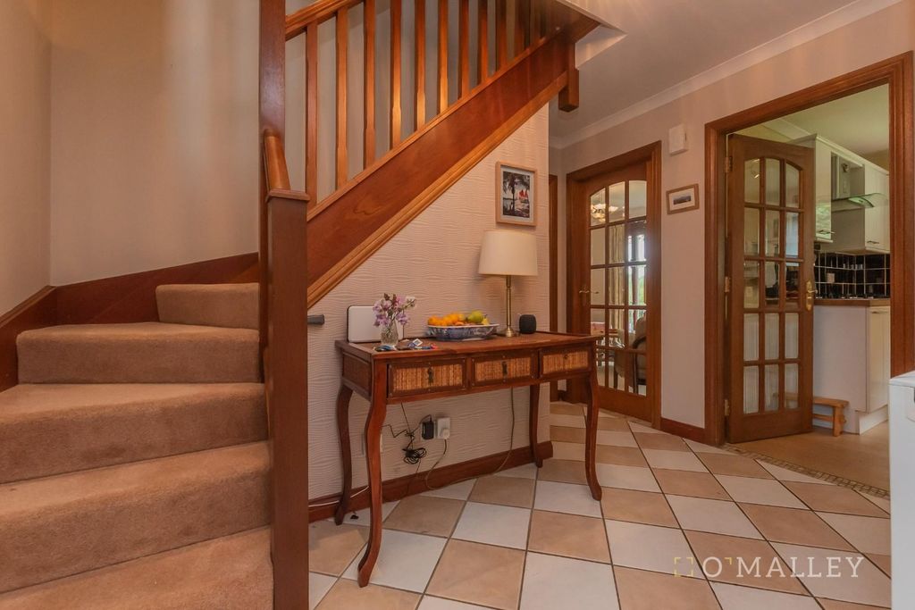 Property photo 2 of 23 Hallway