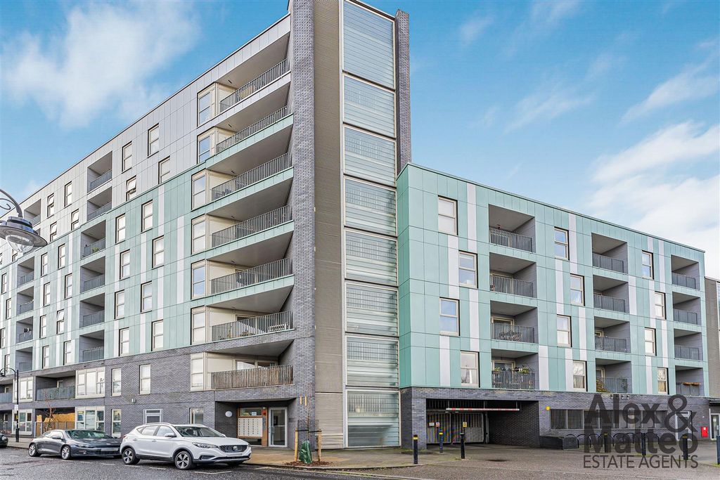 Property photo 1 of 18 Bolanachi Building