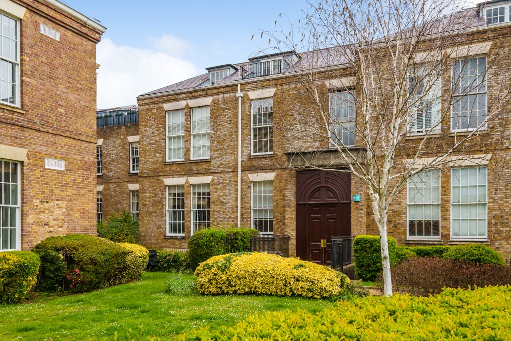 Property photo 1 of 21 Photo 01