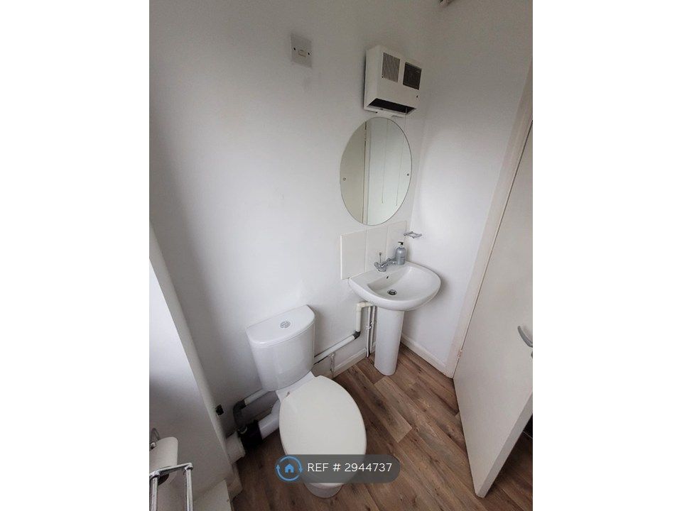 Property photo 3 of 13 Bathroom