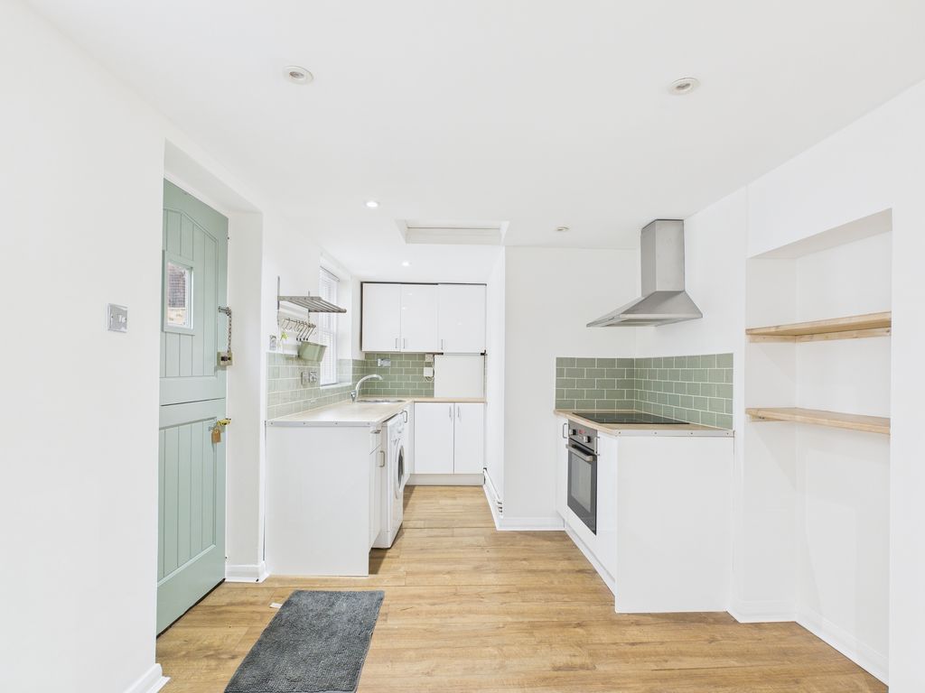 Property photo 1 of 8 Kitchen