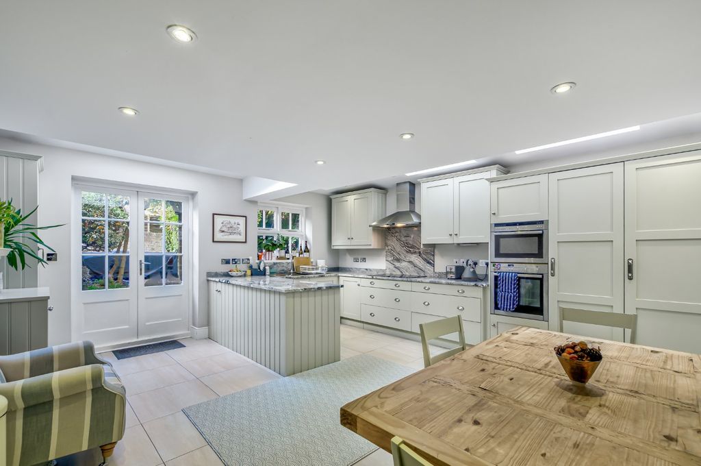 Property photo 2 of 18 Kitchen