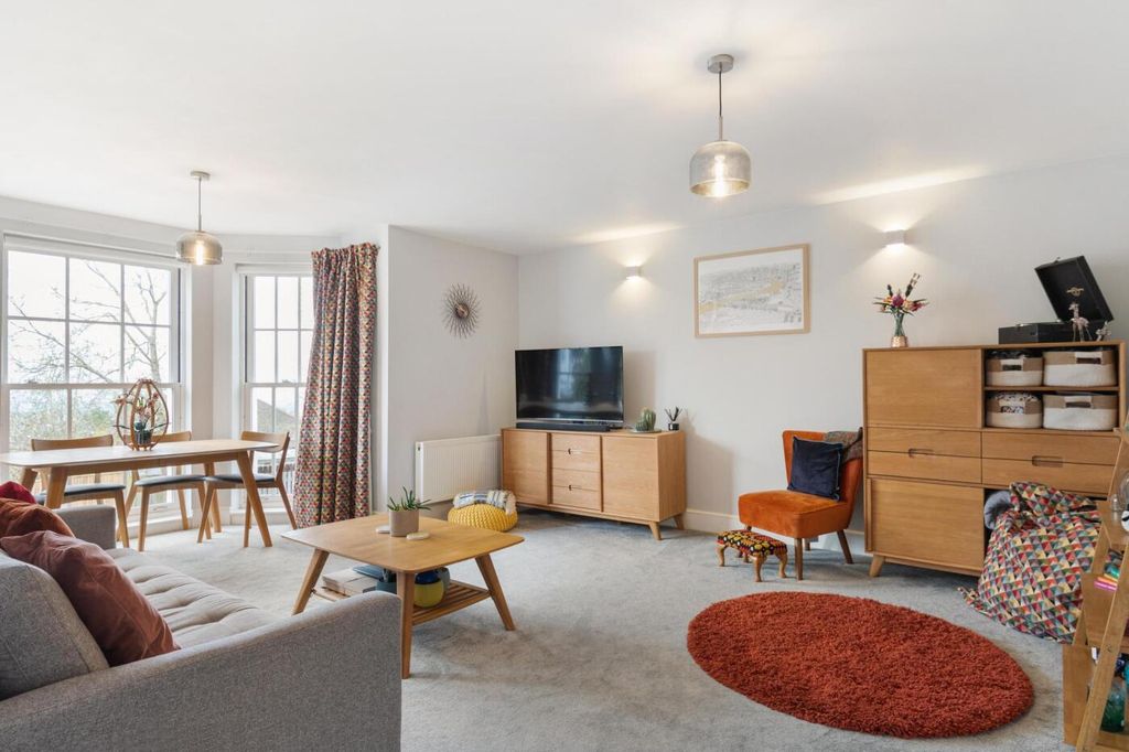 Property photo 2 of 21 Reception