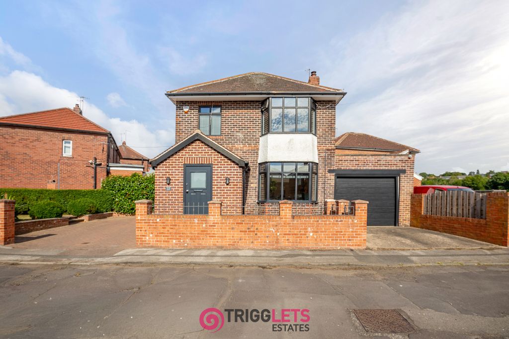Property photo 1 of 36