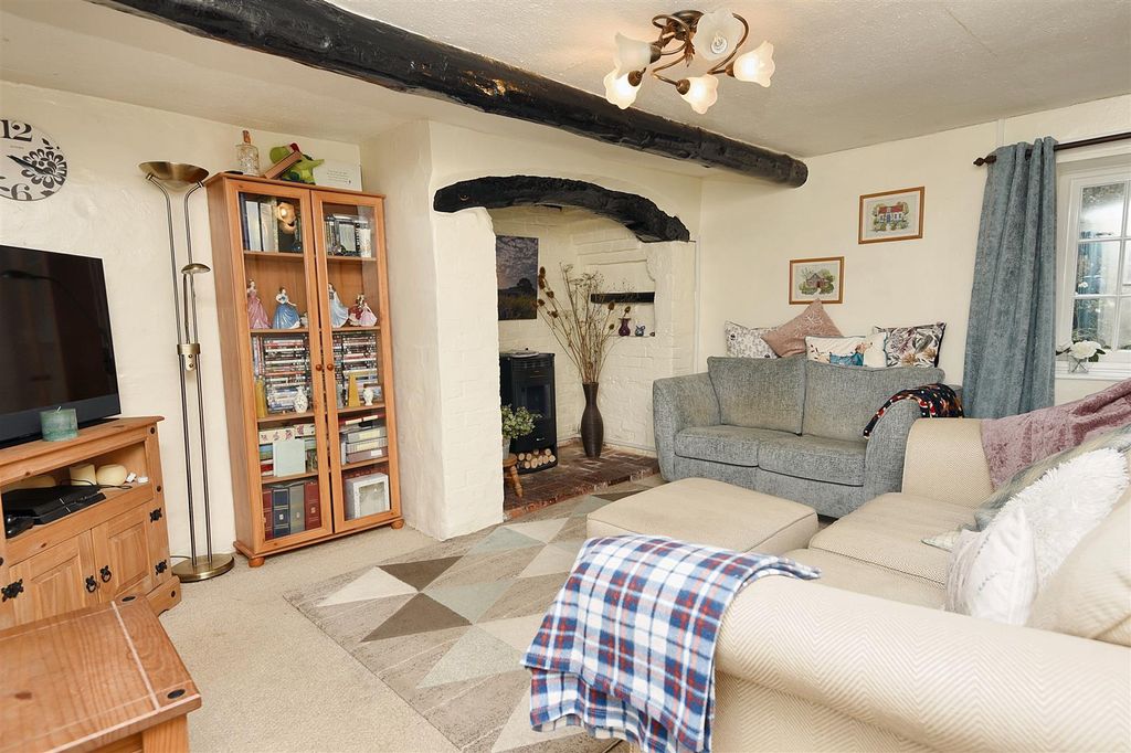 Property photo 2 of 10 Sitting Room
