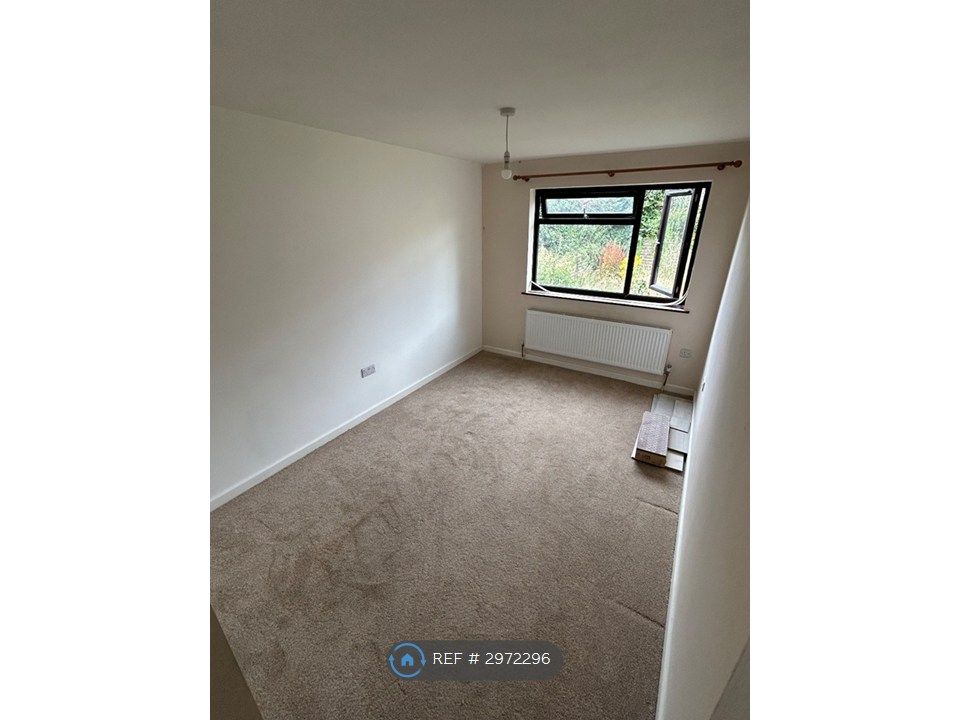 Property photo 3 of 10 Bedroom 2
