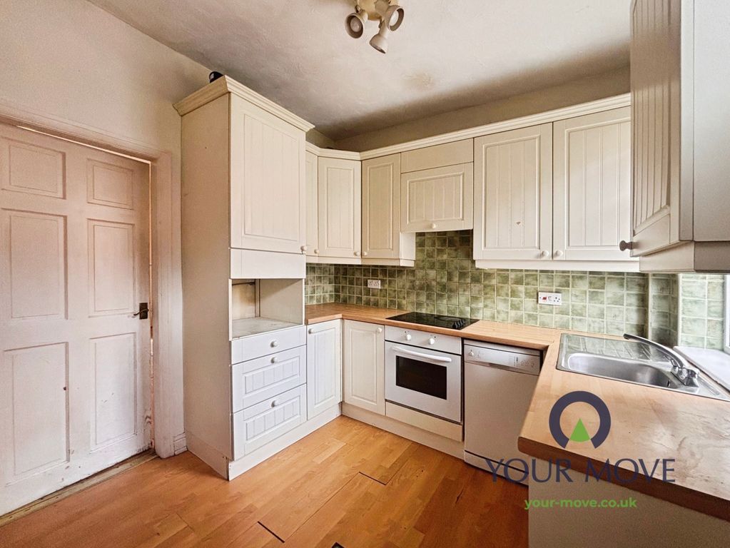 Property photo 3 of 10 Kitchen