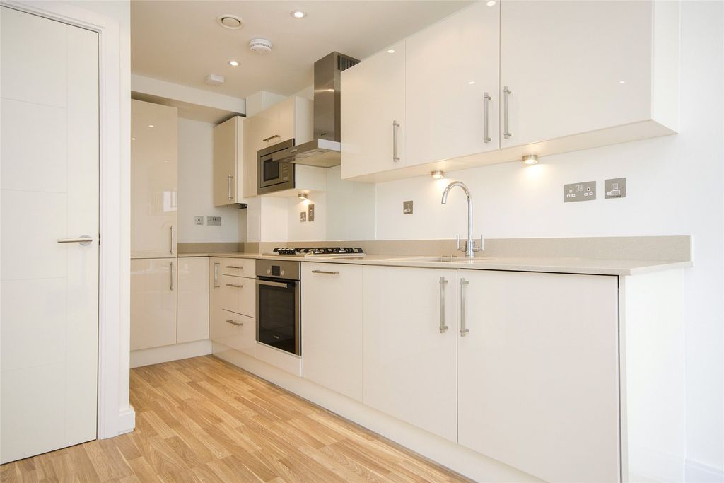 Property photo 2 of 6 Kitchen