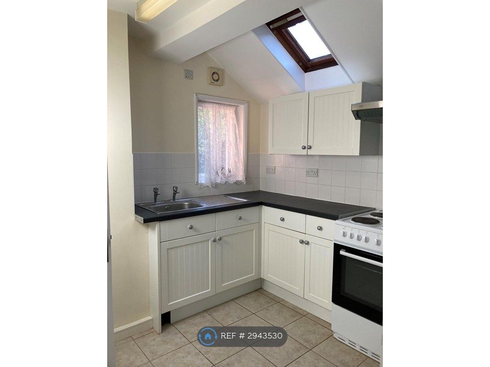 Property photo 3 of 6 Kitchen