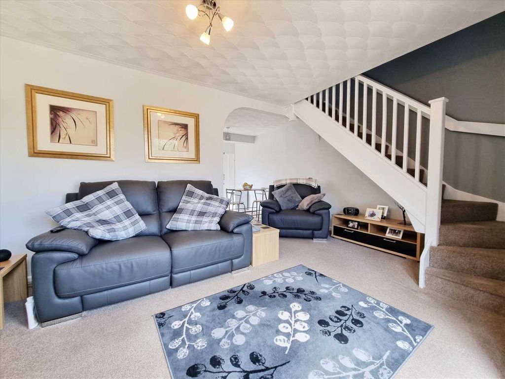 Property photo 2 of 9 Lounge: