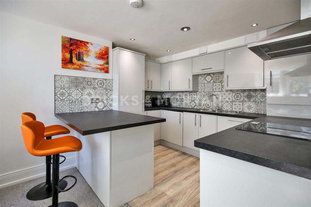 Property photo 2 of 15 Pvtqkmmb00Yf0Mkloliwng.Jpg