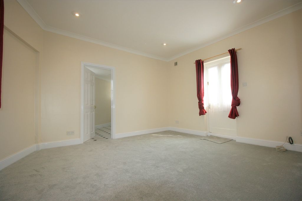 Property photo 2 of 7 Lounge