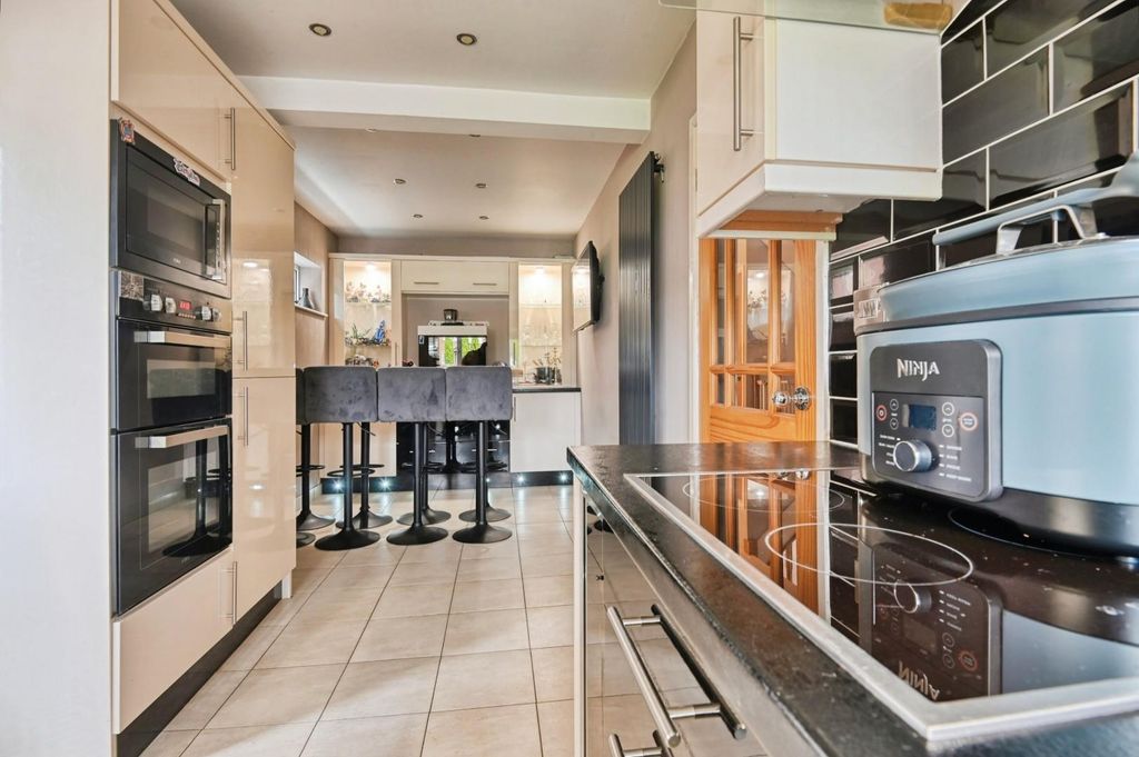 Property photo 3 of 23 97Woo1.Jpg