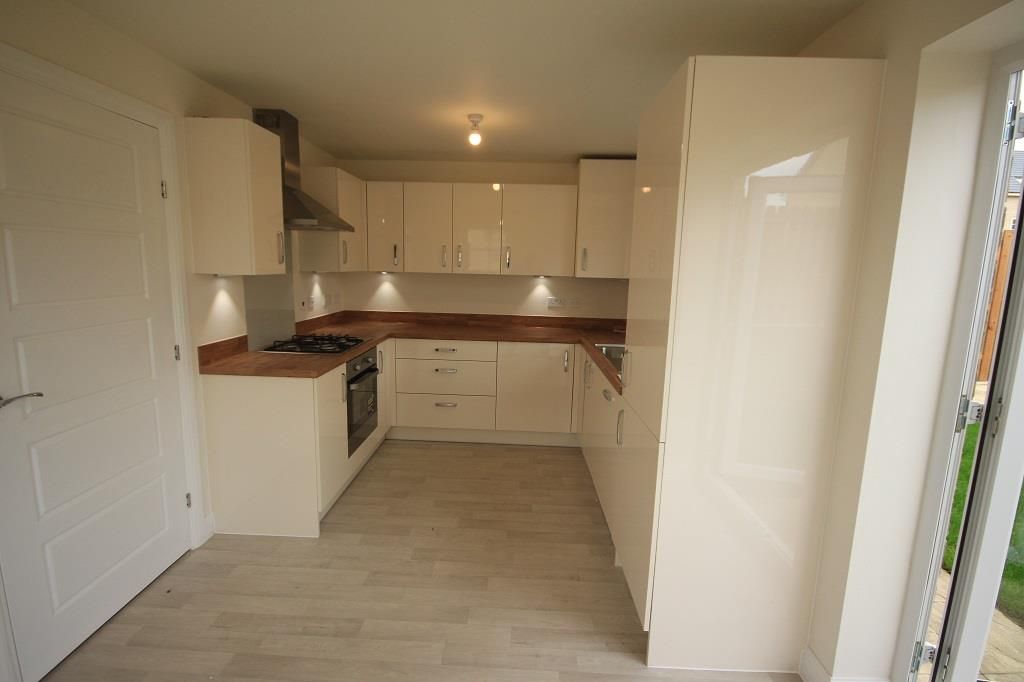 Property photo 2 of 10 Kitchen 5.Jpg