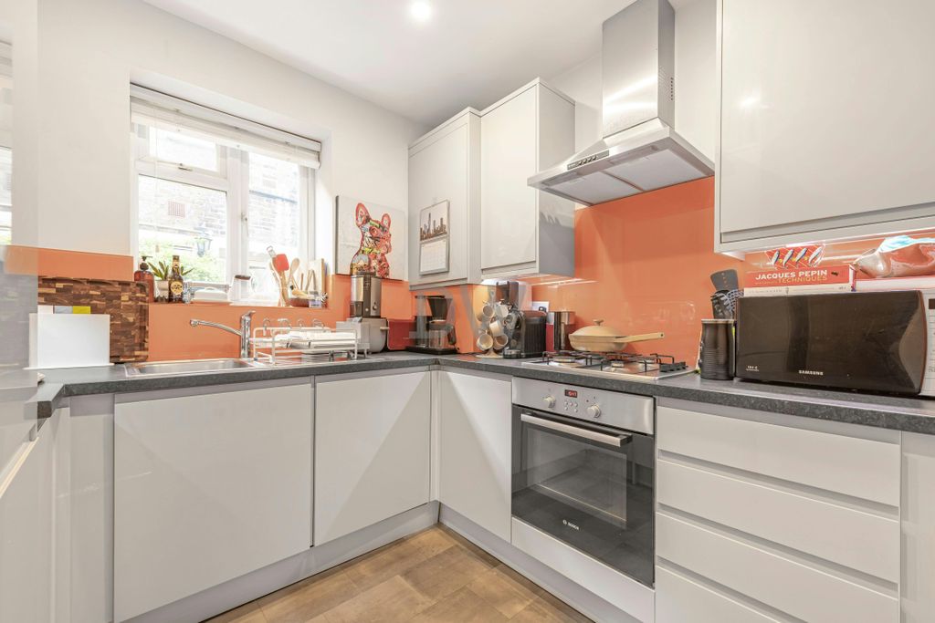 Property photo 2 of 10 Kitchen