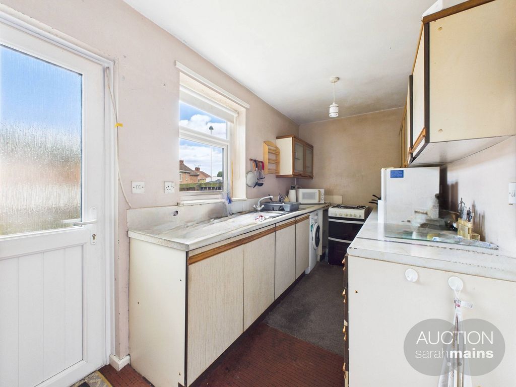 Property photo 3 of 7 Kitchen
