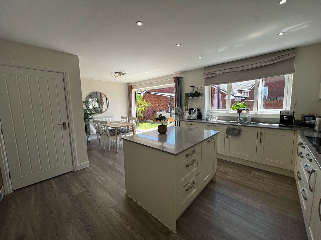 Property photo 3 of 26 Kitchen